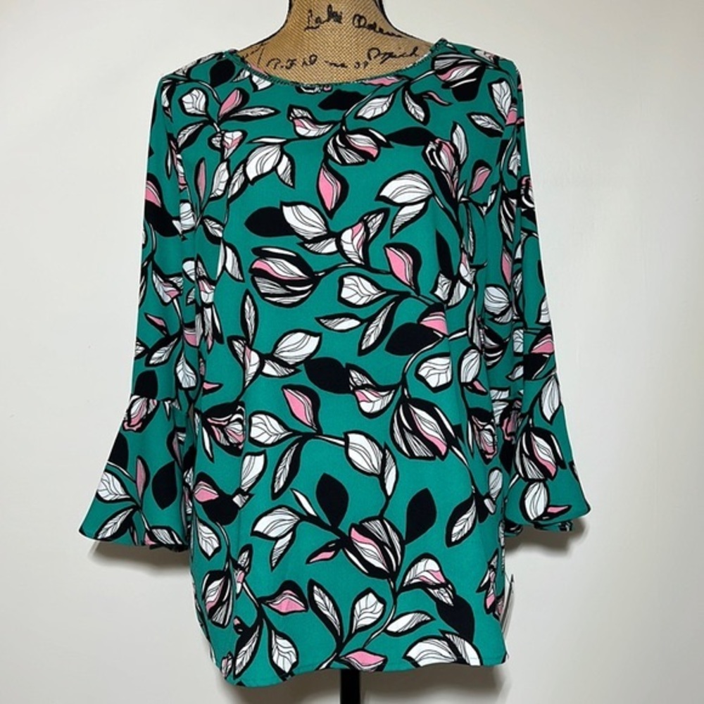 APT. 9 | Ladder Lace Green Floral Bell Sleeve Blouse. Sz L